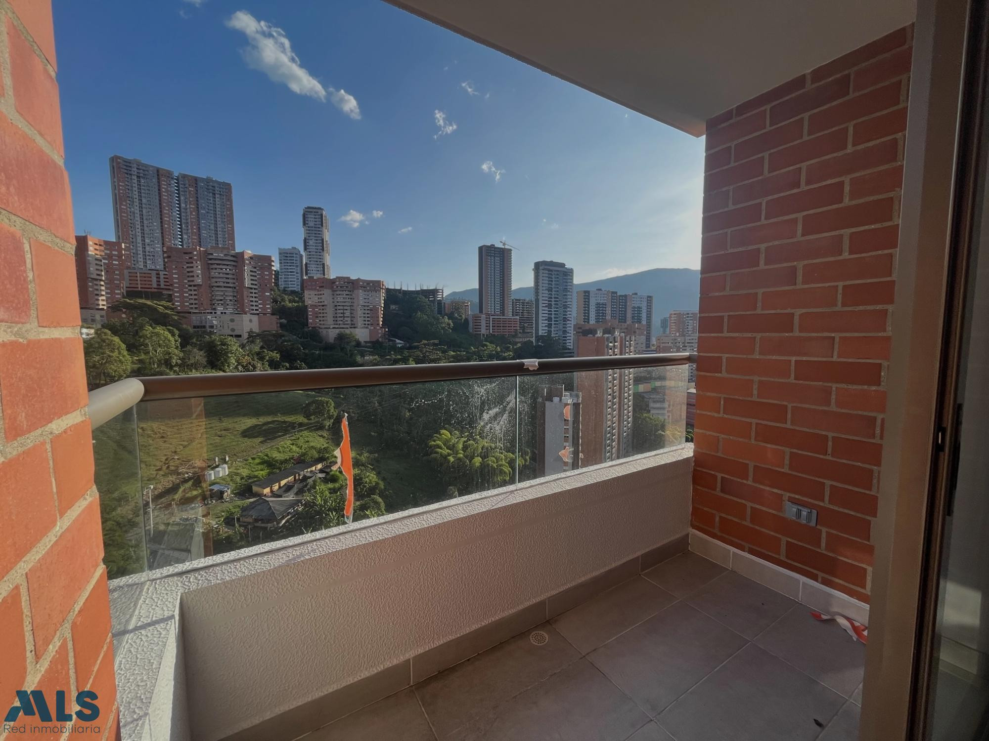 Apartamento 3 alcobas, piso alto sabaneta - loma de san jose