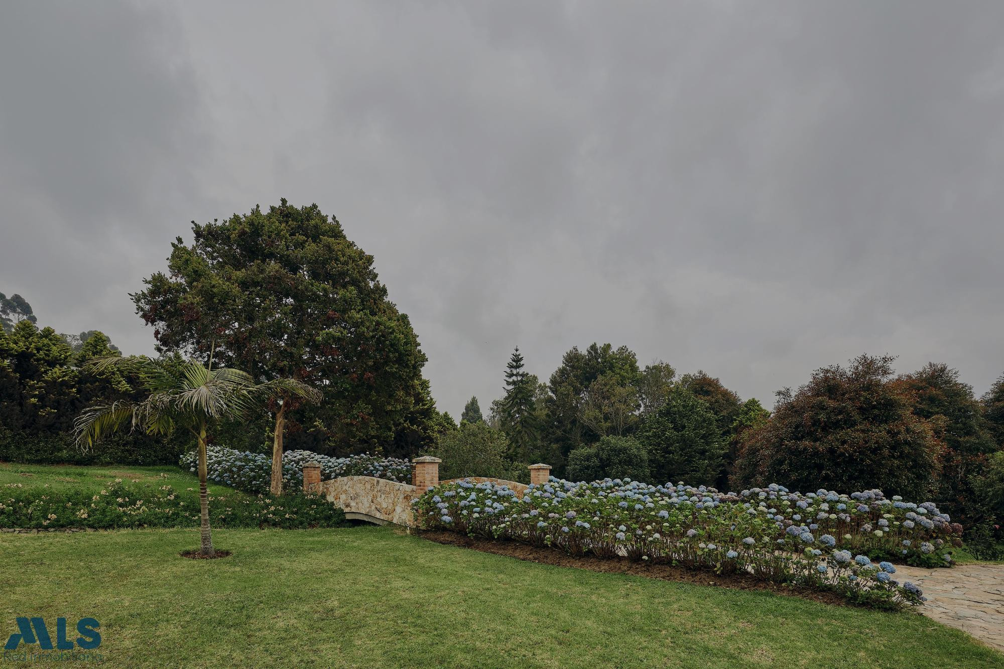 HERMOSA CASA TIPO FRANCESA EN ZONA EXCLUSIVA envigado - alto de las palmas