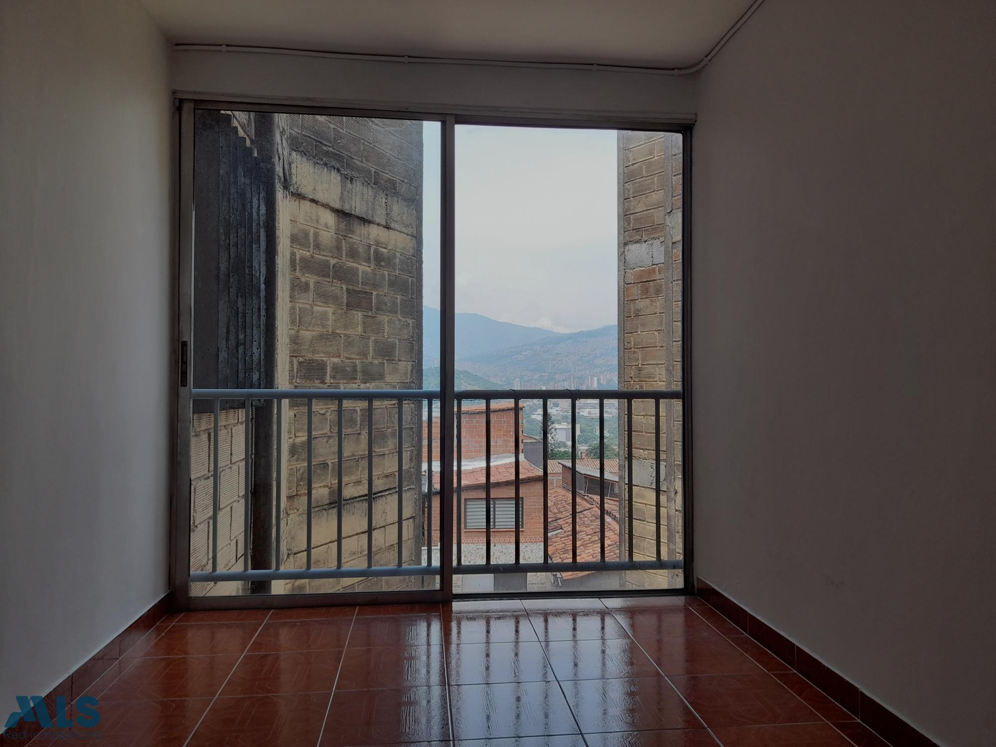 Venta de apartamento muy amplio en Manrique Central medellin - manrique central no 1