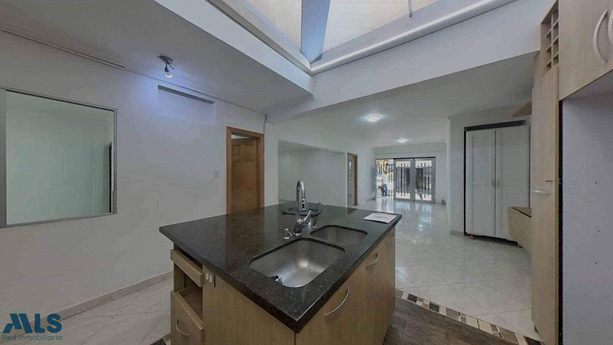 venta de espectacular casa en belen medellin - miravalle