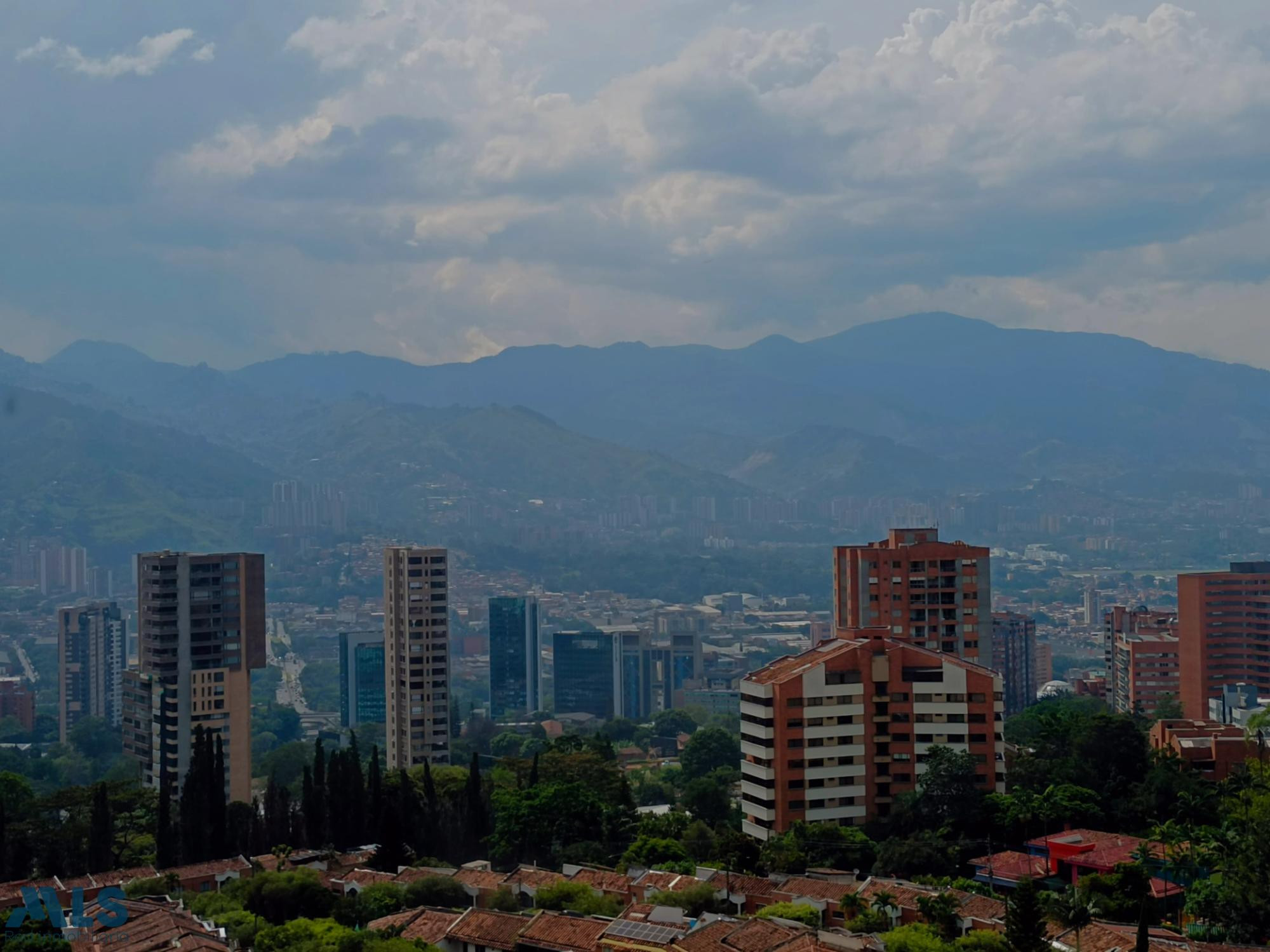 Apartamento en el corazón del Poblado con vista a la ciudad y vista a verde medellin - los balsos no 1