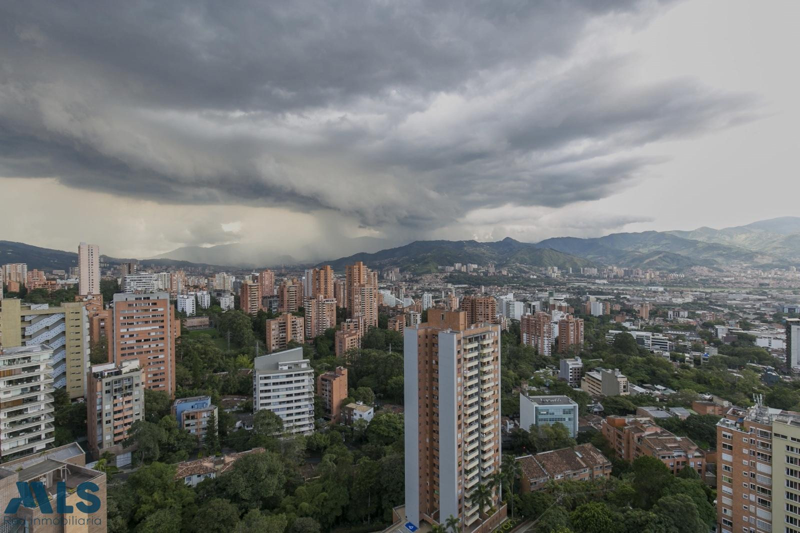 apartamento con excelente vista y ubicación medellin - el tesoro