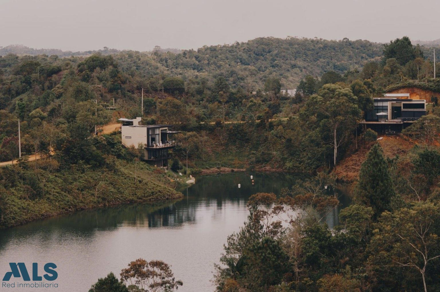 Hermoso lote para construir la casa soñada guatape - v alto verde