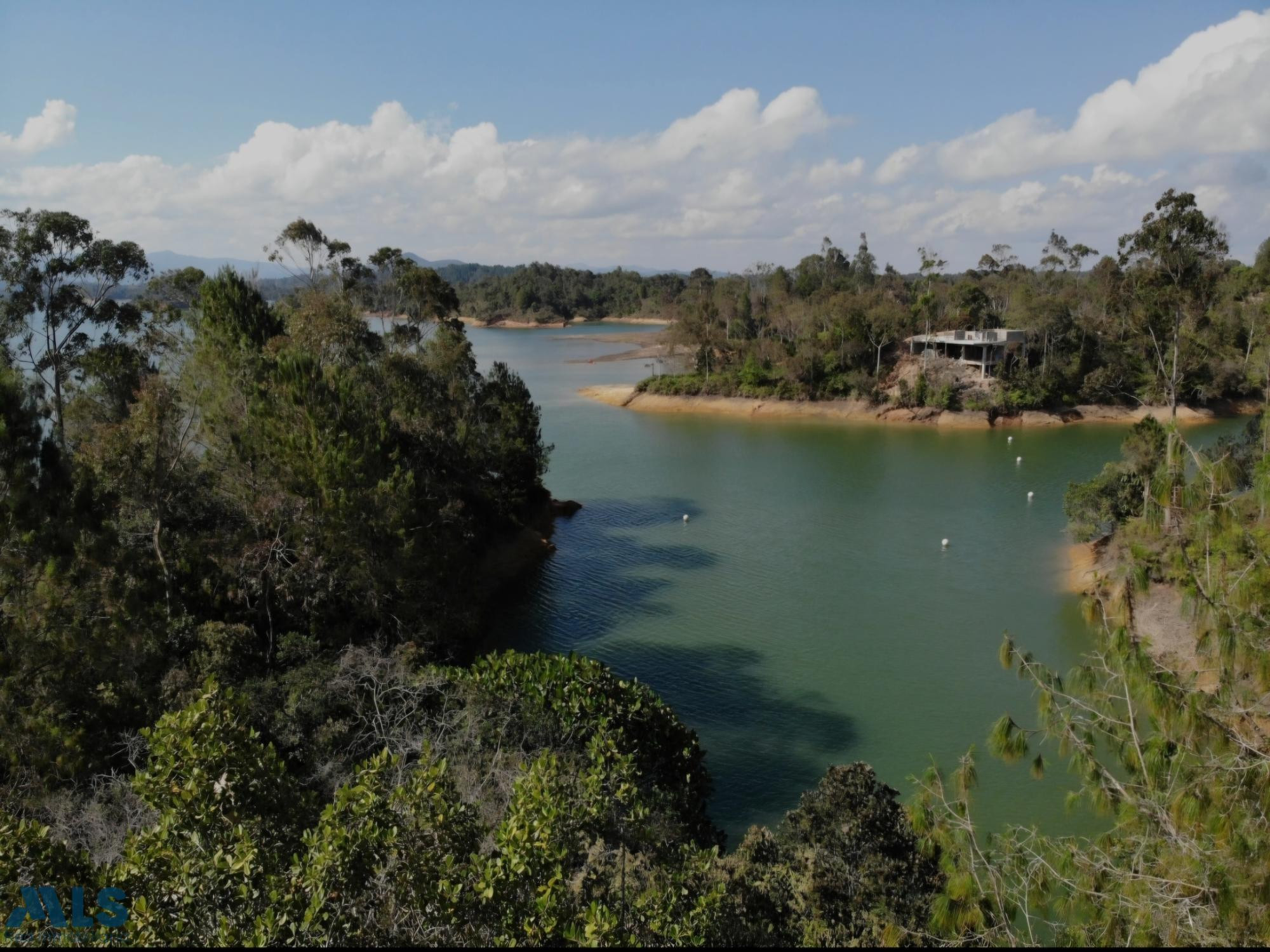 Hermoso lote para construir la casa soñada guatape - v alto verde