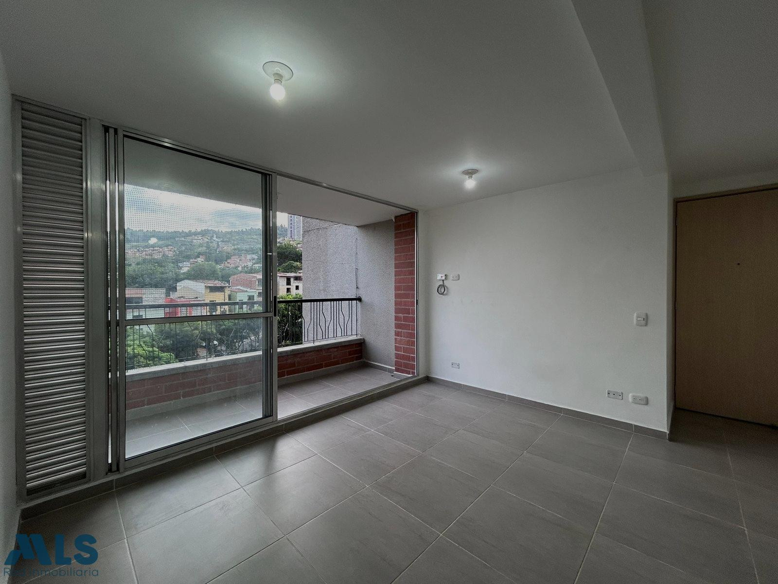 Apartamento en Unidad Cerrada en piso alto bello - serramonte