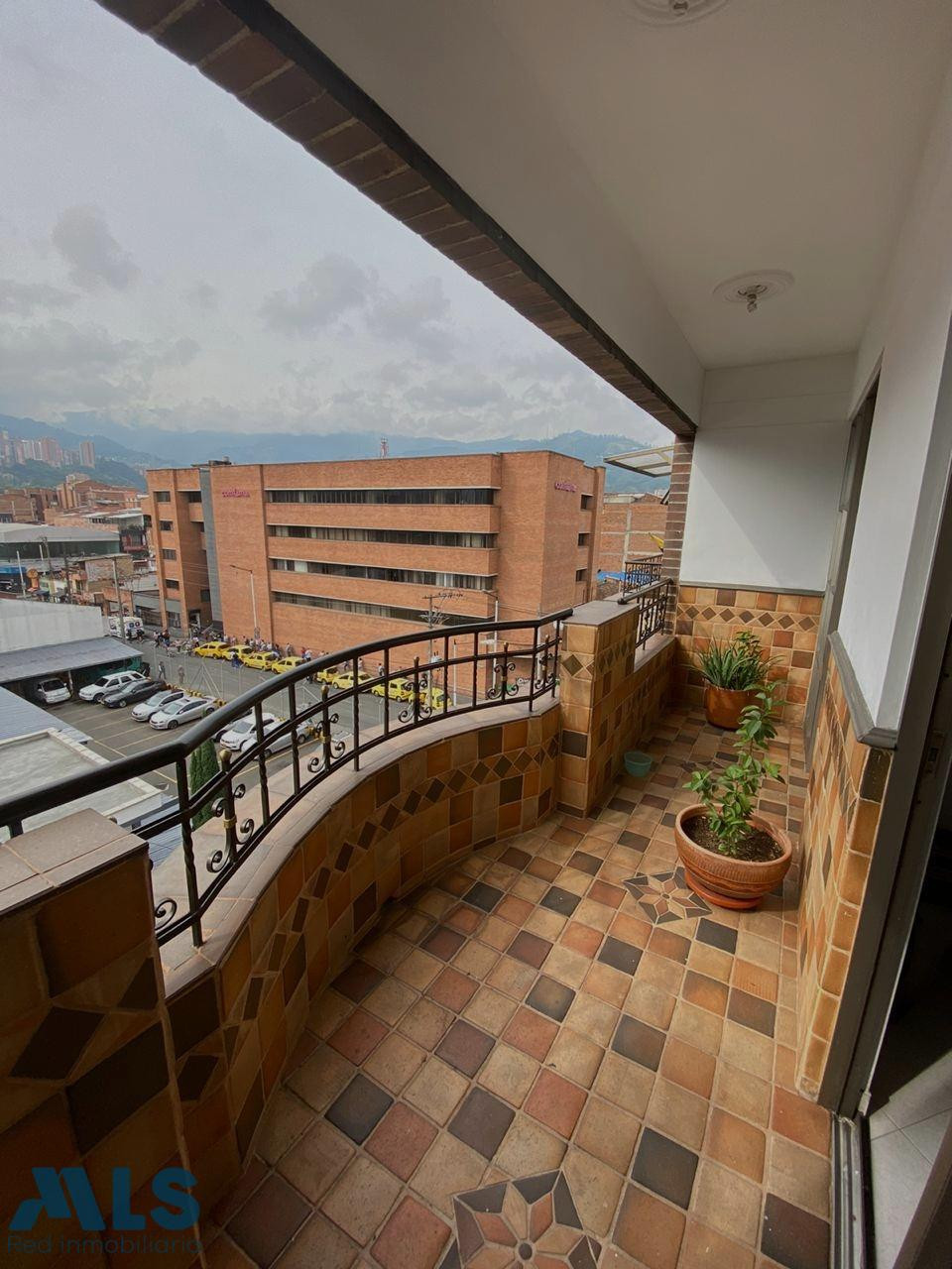 Apartamento cerca al parque de Envigado, con fácil rutas de transporte envigado - zona centro