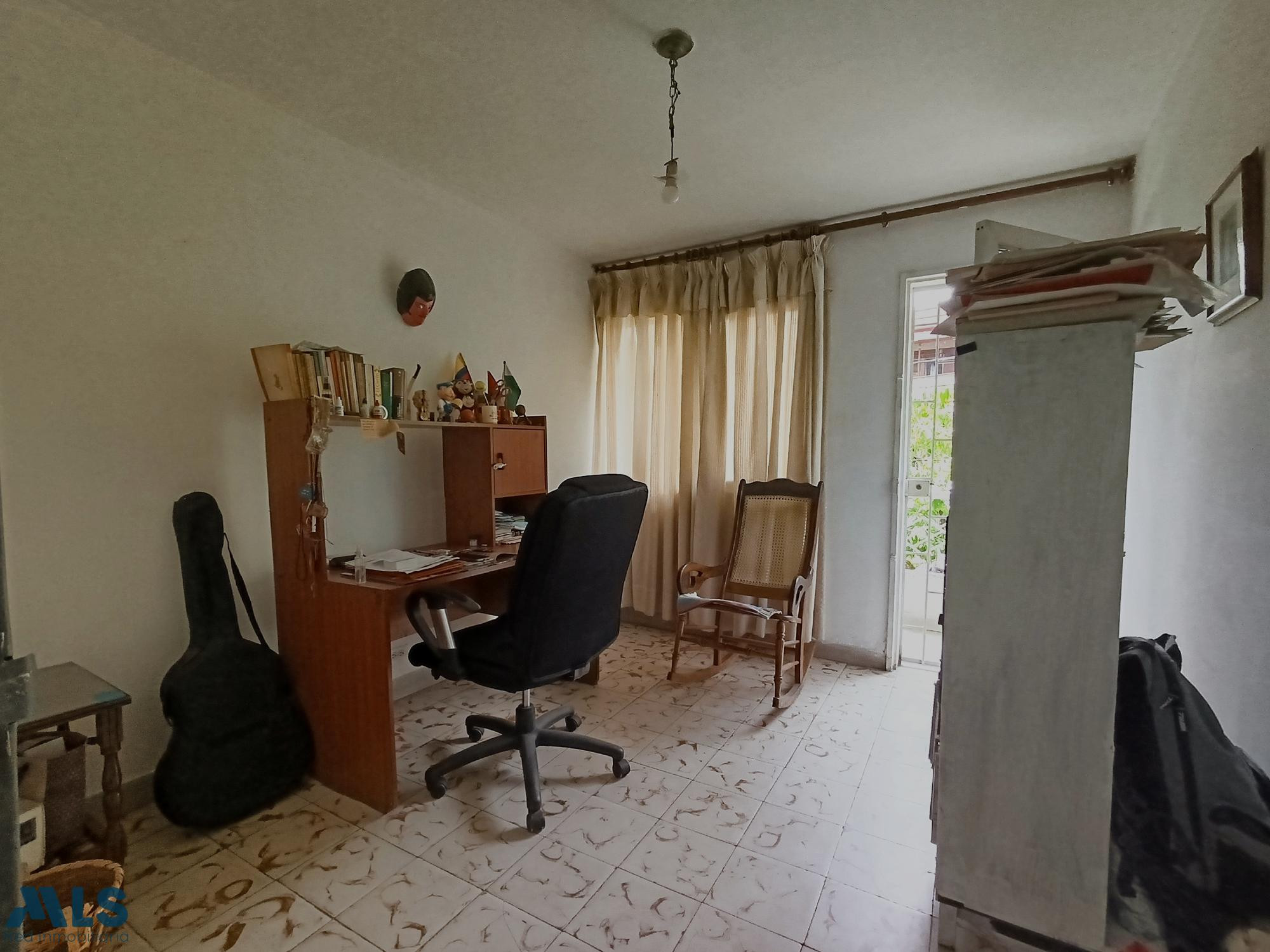 Apartamento en venta para remodelar en La america medellin - la america