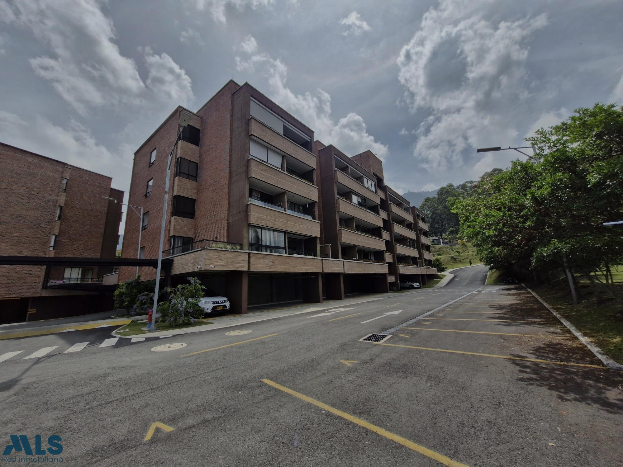 Apartamento en senior club para venta en Envigado envigado - loma del escobero