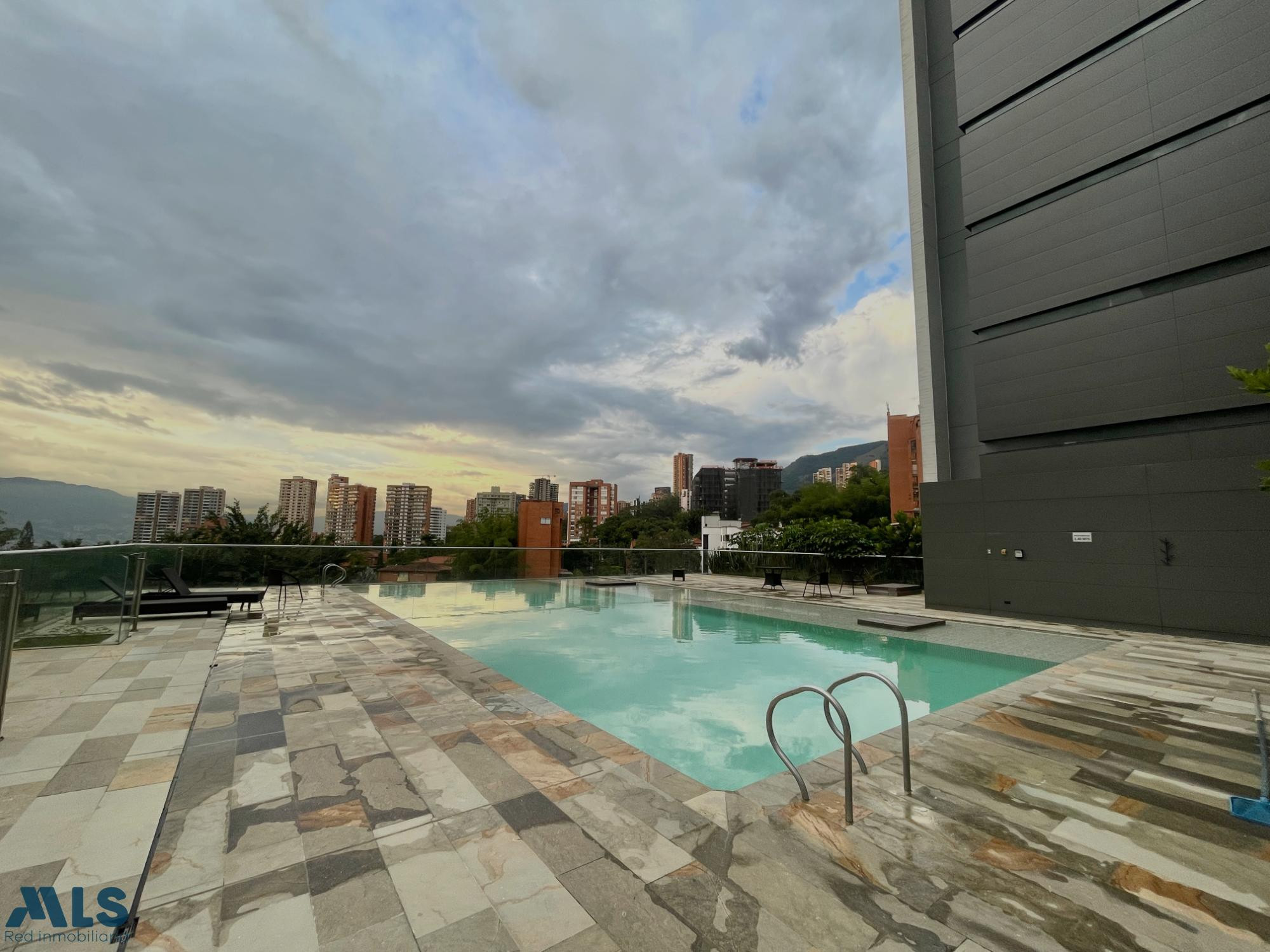 Hermoso apartamento con vista medellin - san lucas