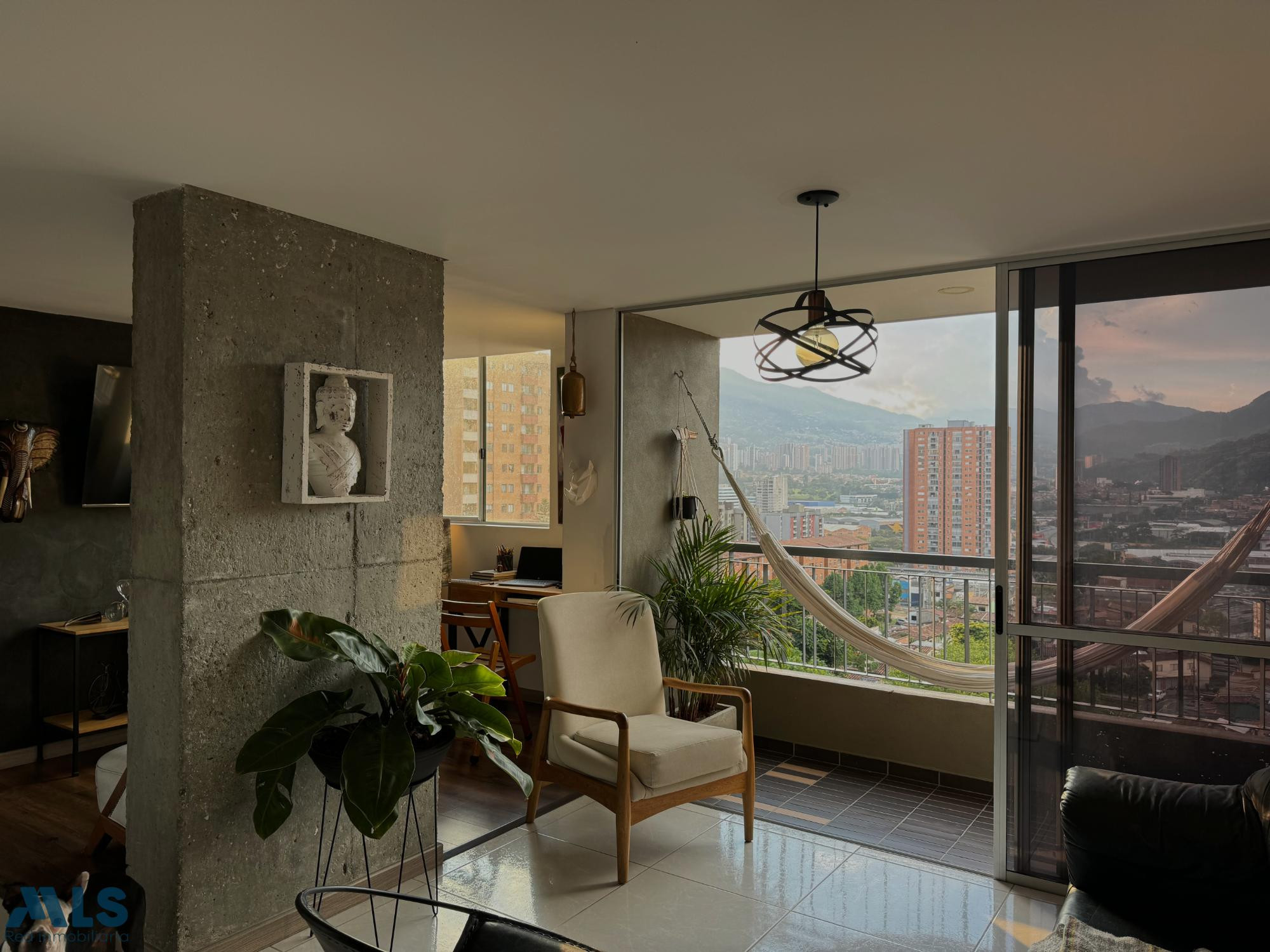 Apartamento con excelente ubicación sabaneta - asdesillas