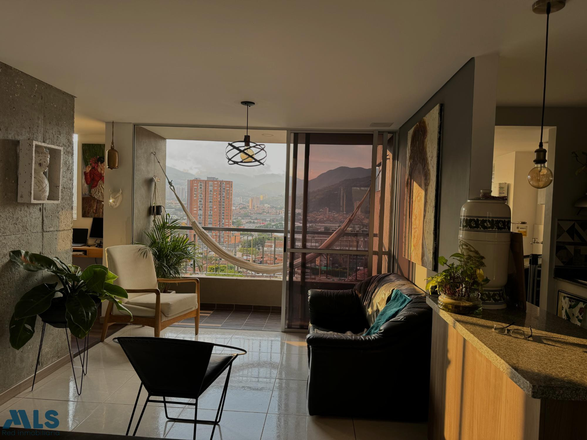 Apartamento con excelente ubicación sabaneta - asdesillas