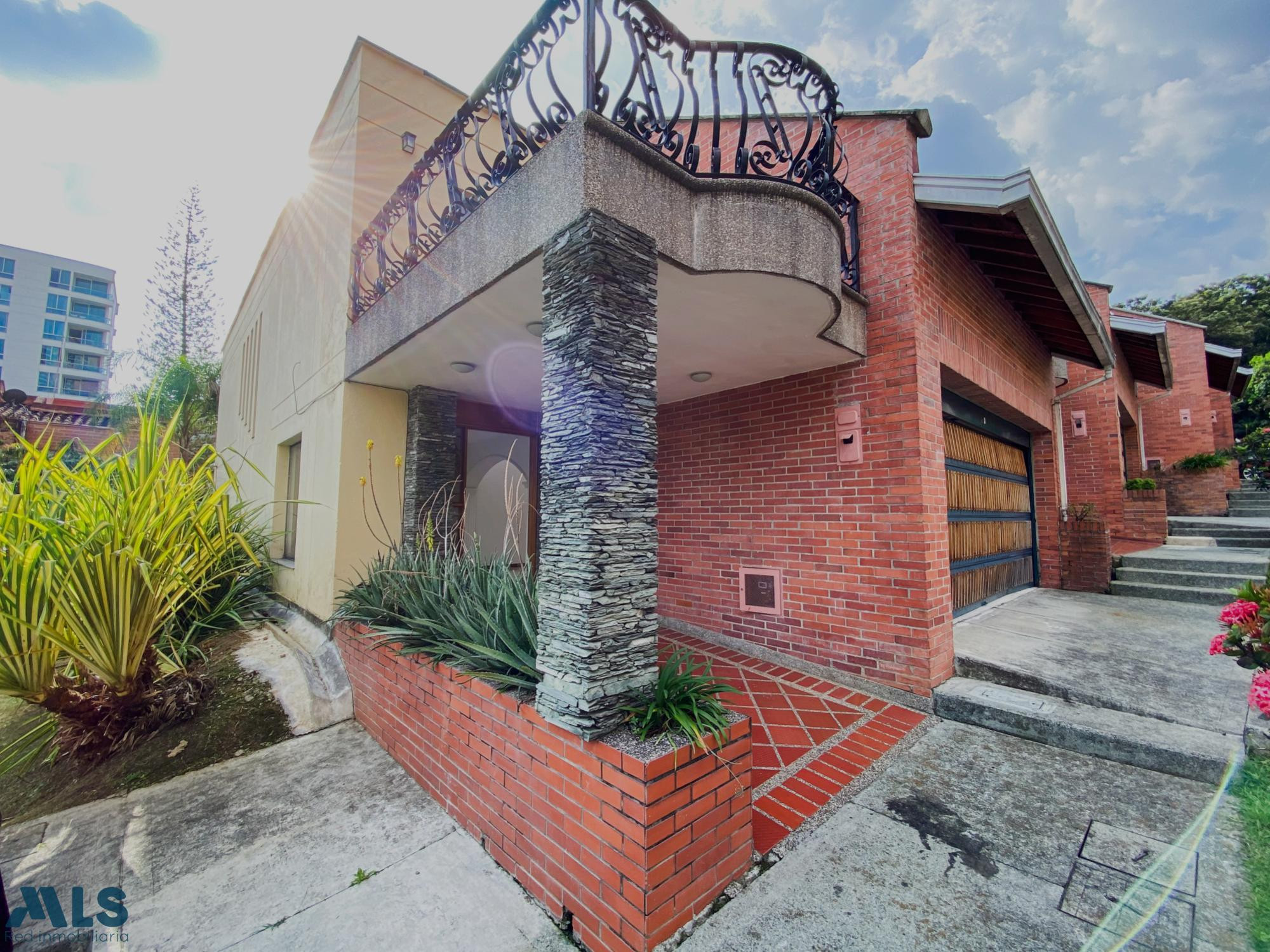 Casa colonial para la venta en el Poblado medellin - altos del poblado