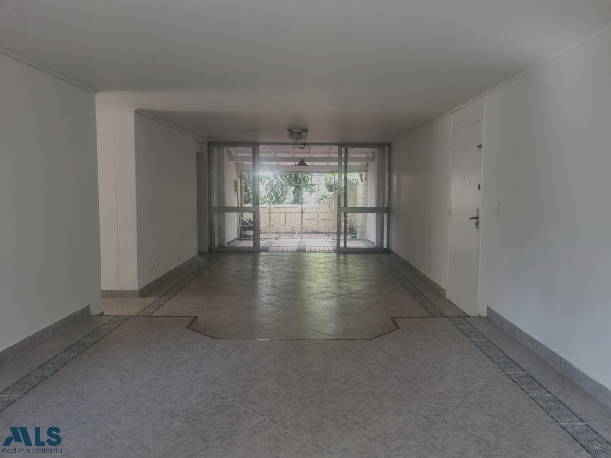 Apartamento amplio con dos patios en La Aguacatala medellin - la aguacatala