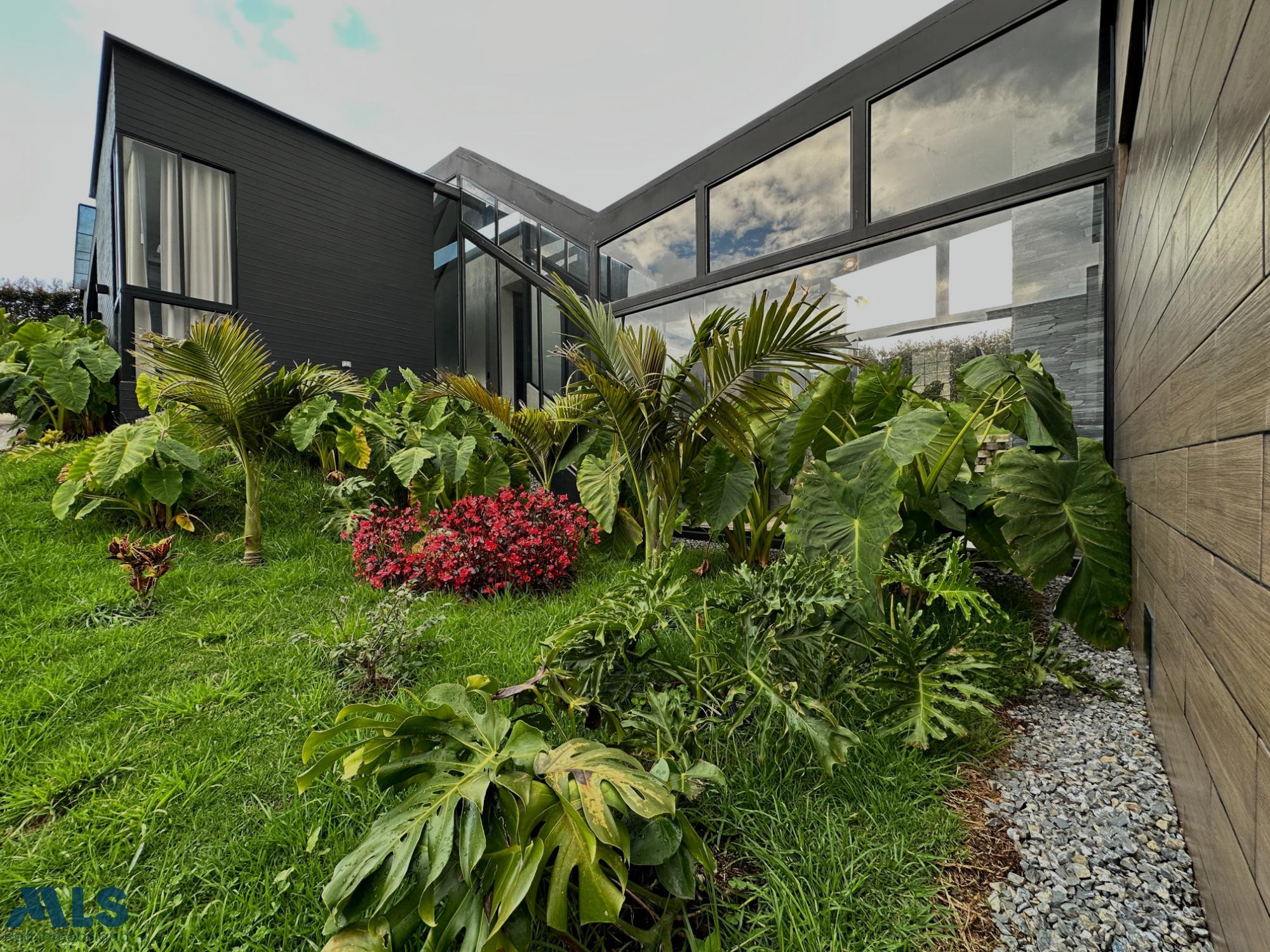 CASA EN UN NIVEL EN EL ALTO DE LAS PALMAS envigado - alto de las palmas