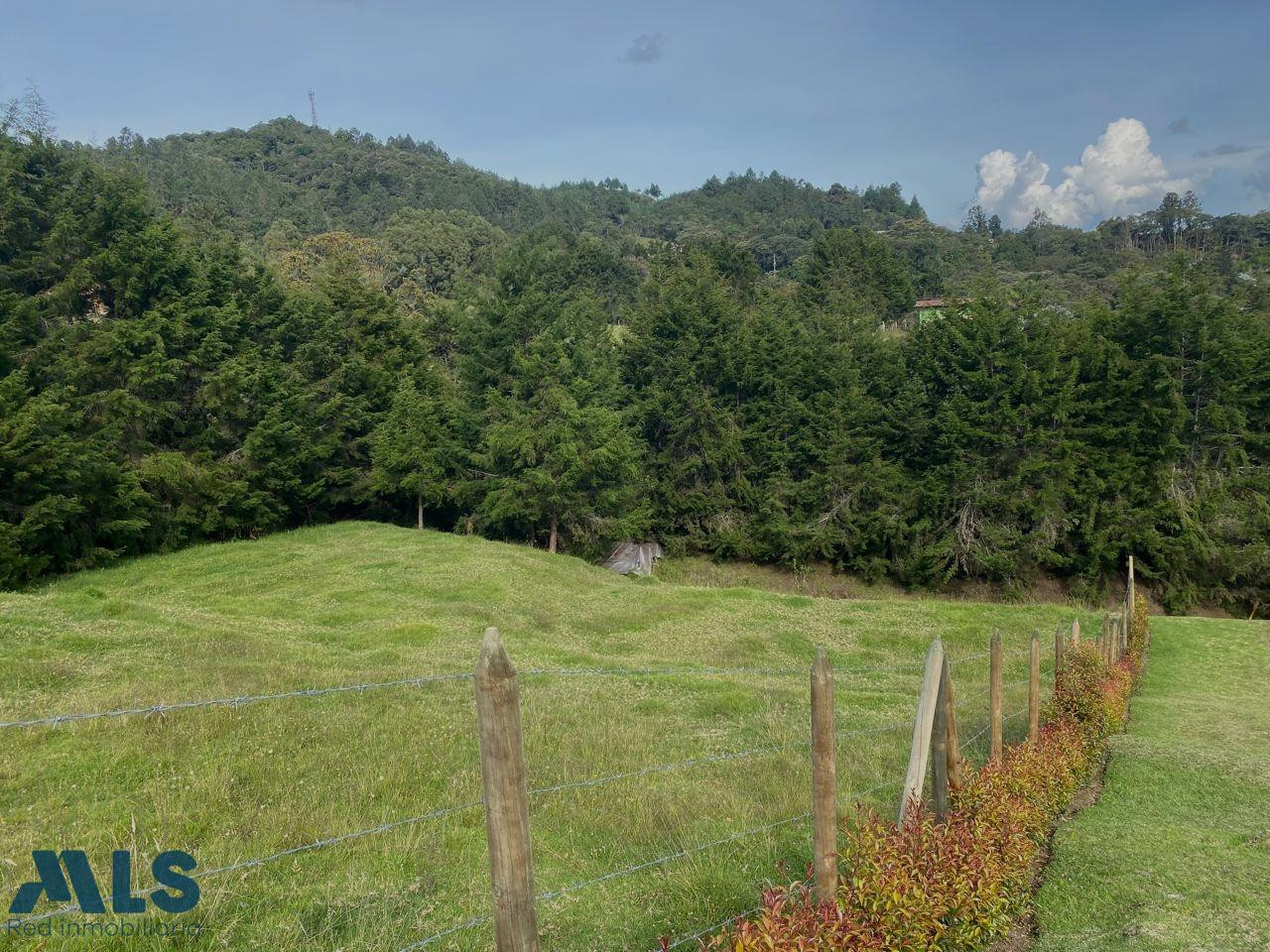 Lote con excelente vista y ubicación envigado - alto de las palmas