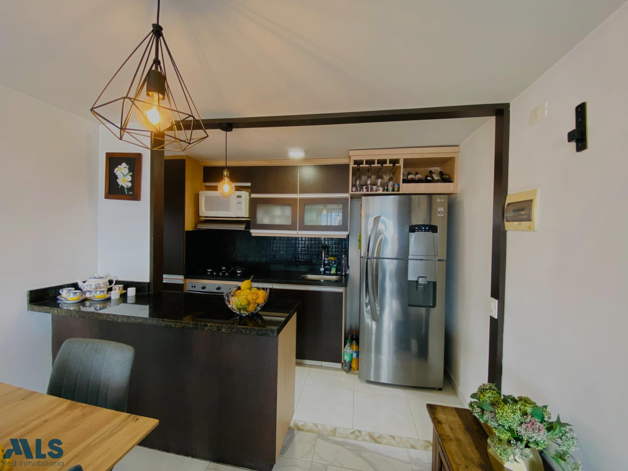 Acogedor apartamento en venta con ubicación central medellin - los colores