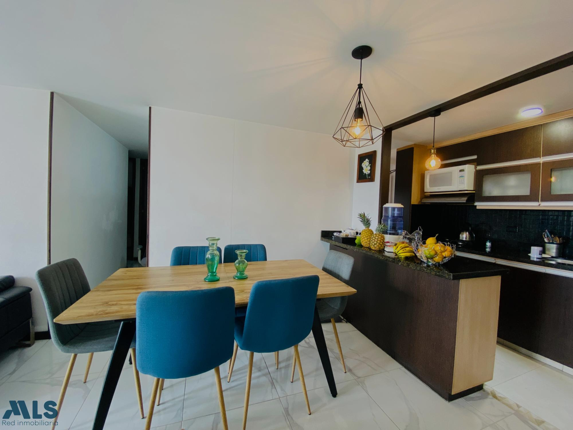 Acogedor apartamento en venta con ubicación central medellin - los colores