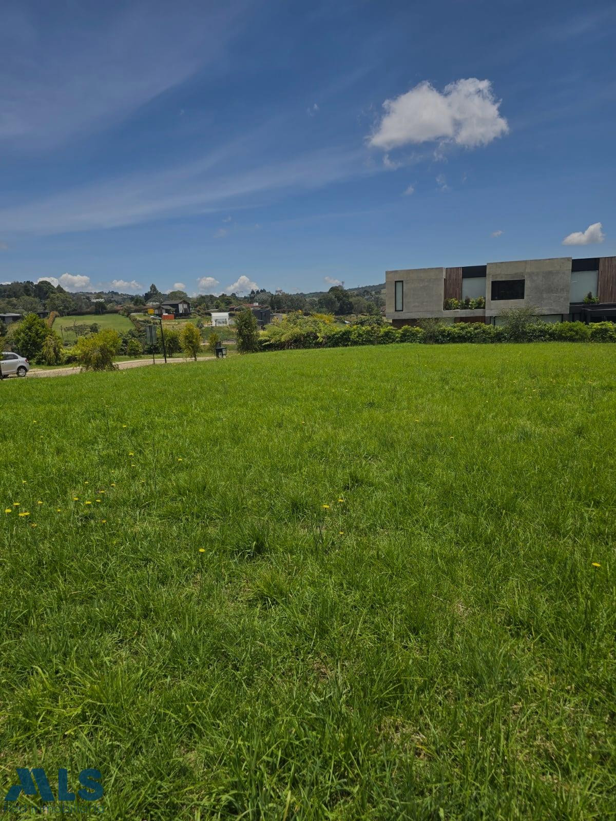 Hermoso lote en ambiente exclusivo. envigado - alto de las palmas