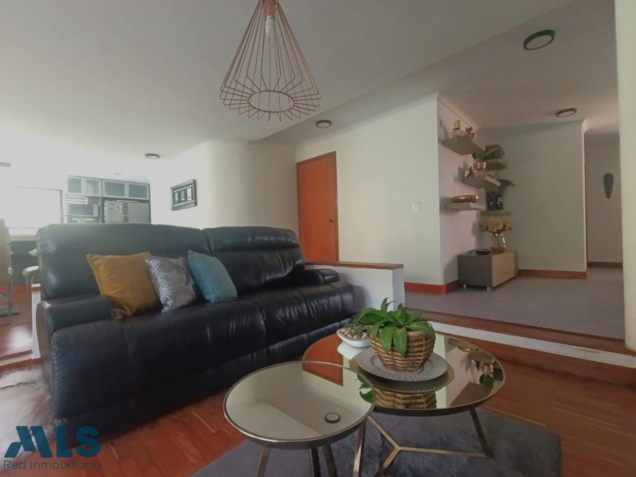 amplio apartamento cuarto piso medellin - el poblado