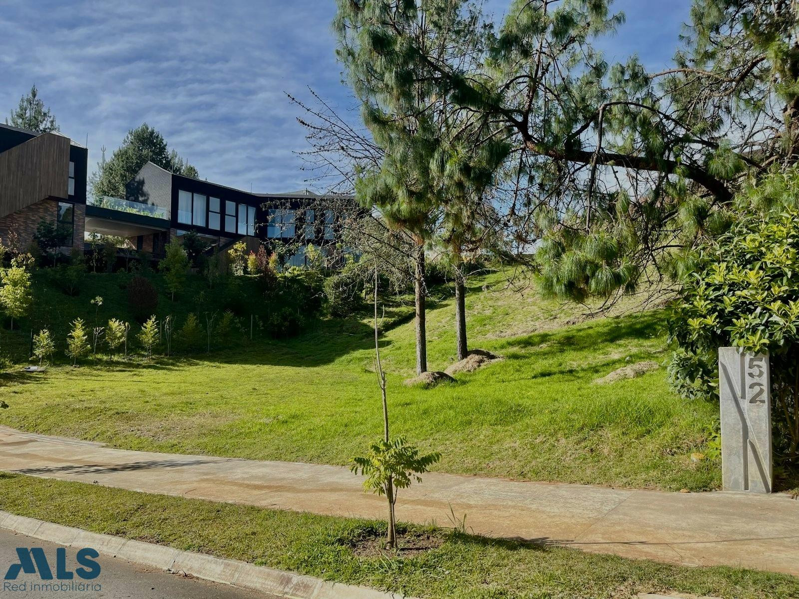 Hermoso lote en parcelación completa en el escobero! envigado - loma del escobero