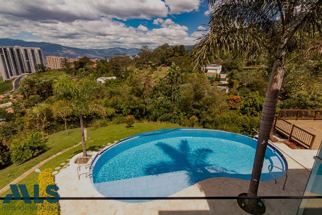 Espectacular casa campestre con amplios espacios envigado - loma del escobero