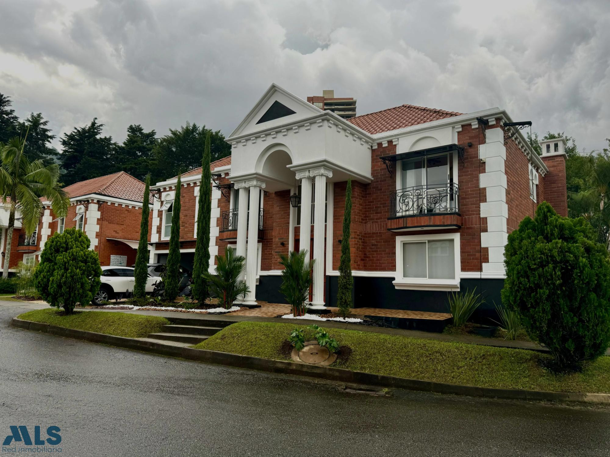 Casa de lujo remodelada en la mejor ubicación del Poblado! medellin - el tesoro