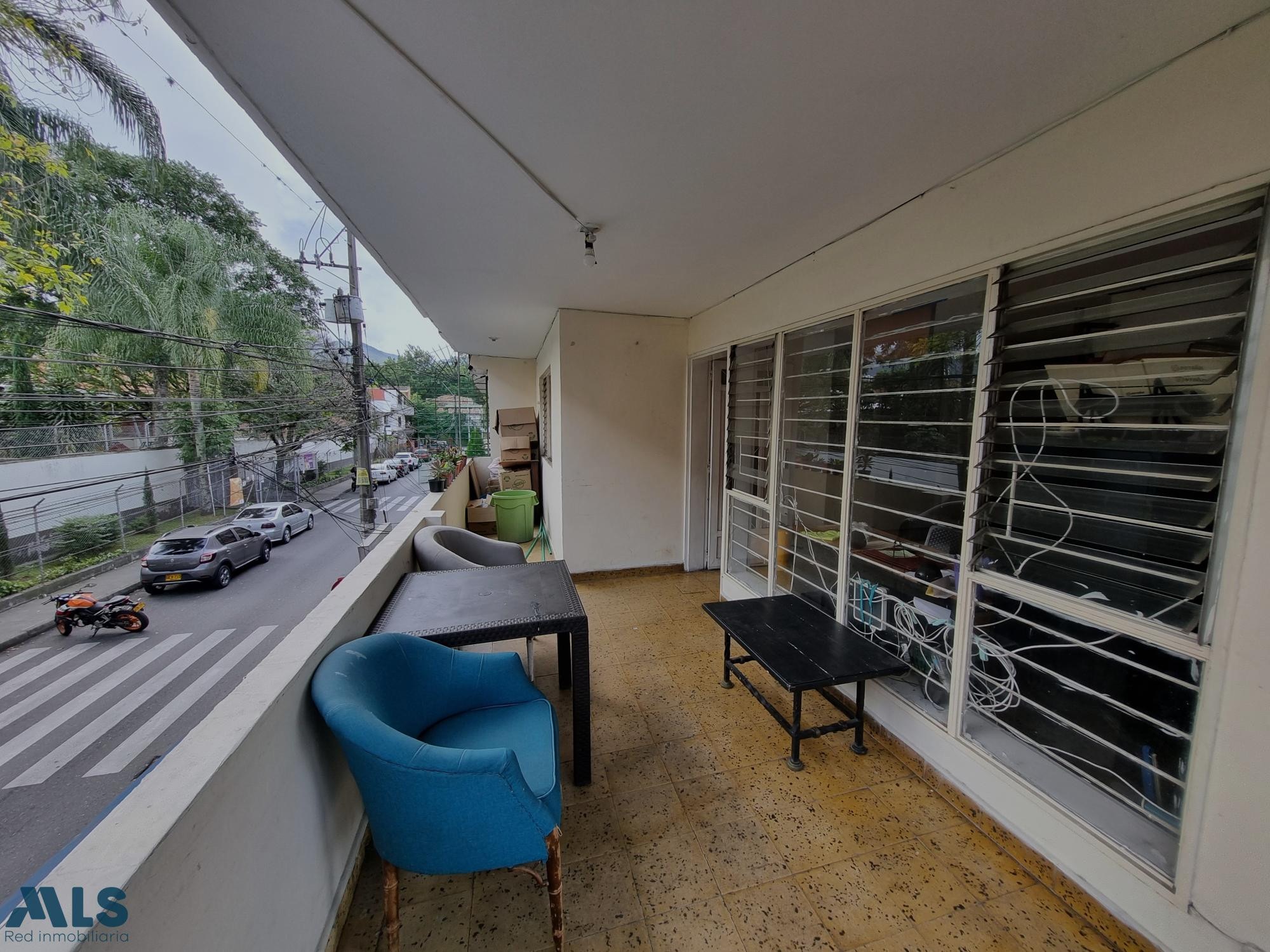 Venta de casa esquinera con áreas muy generosas medellin - el rodeo