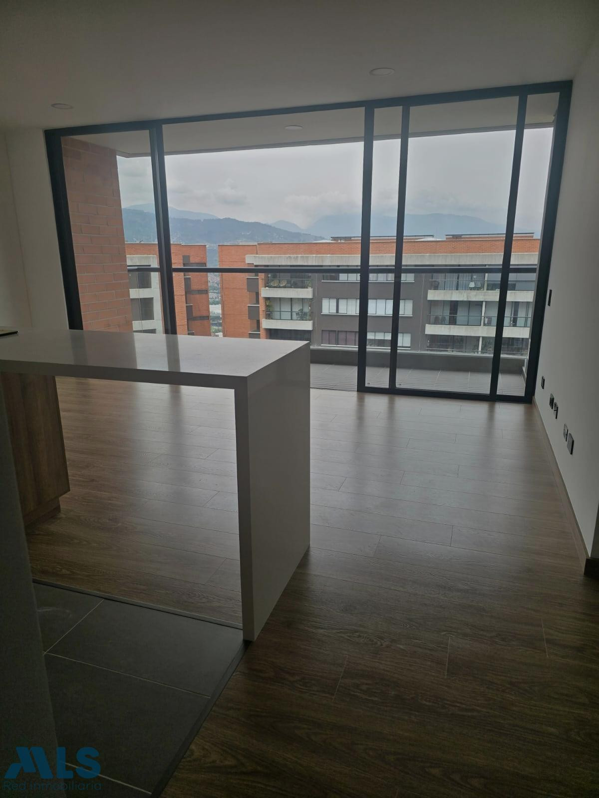 Lindo apartamento para estrenar, con excelente distribución. envigado - el trianon