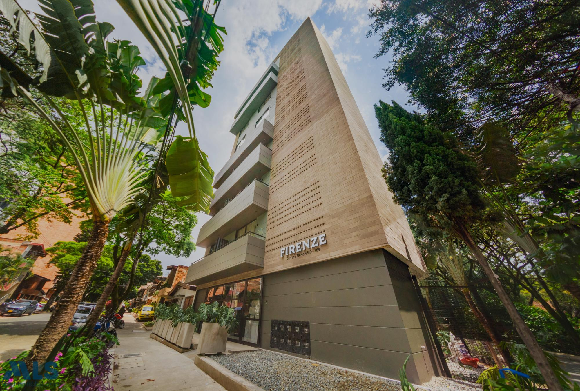 Invierte en un piso divido en 3 Suites medellin - laureles