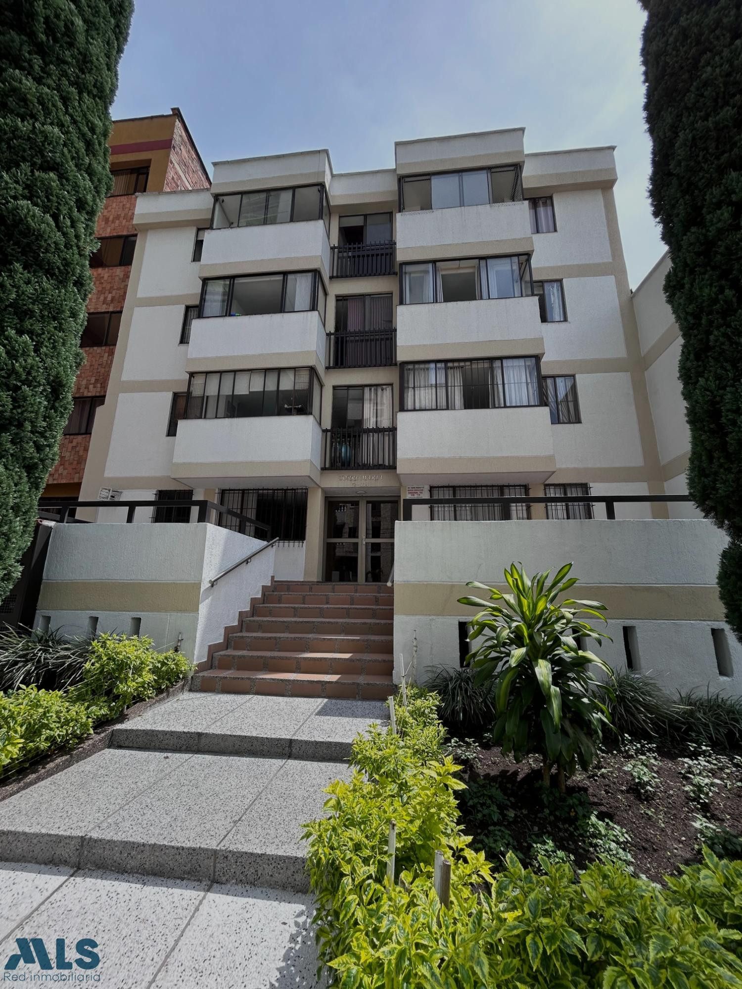 Apartamento en Edificio con generosos espacios medellin - laureles