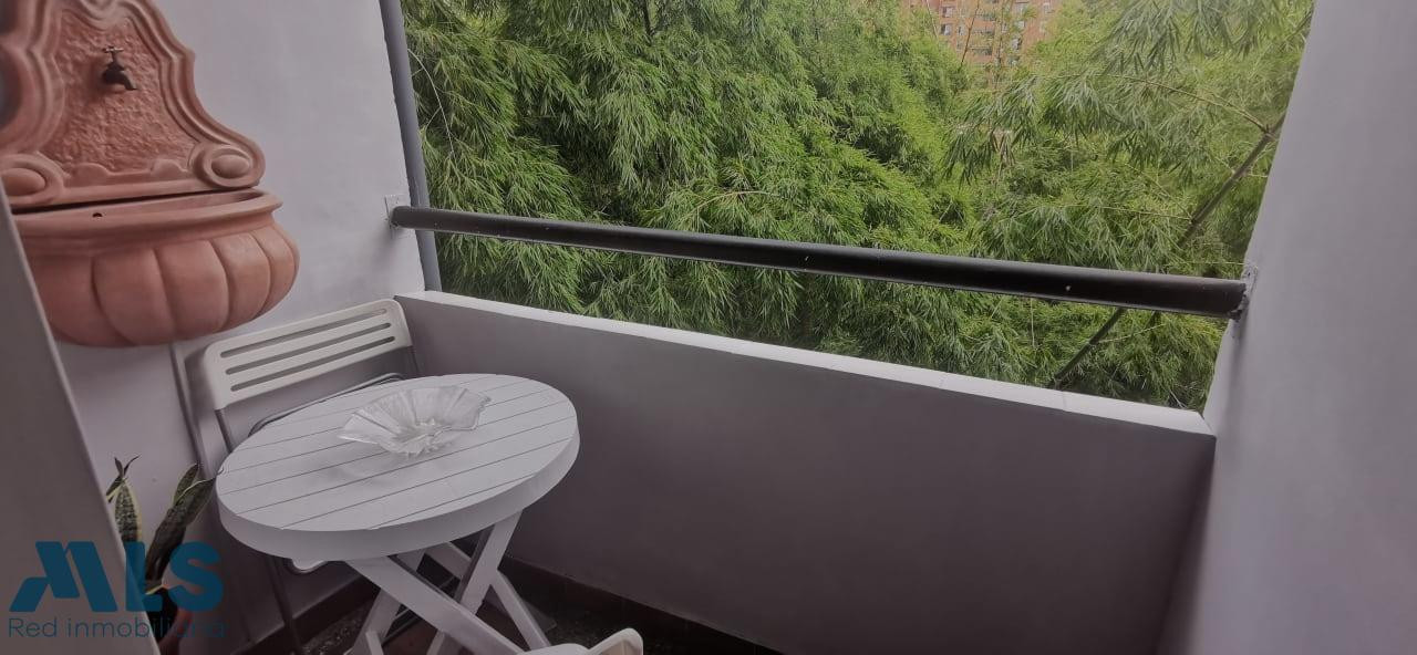 Apartamento con muy bonita vista al verde medellin - loma de san julian