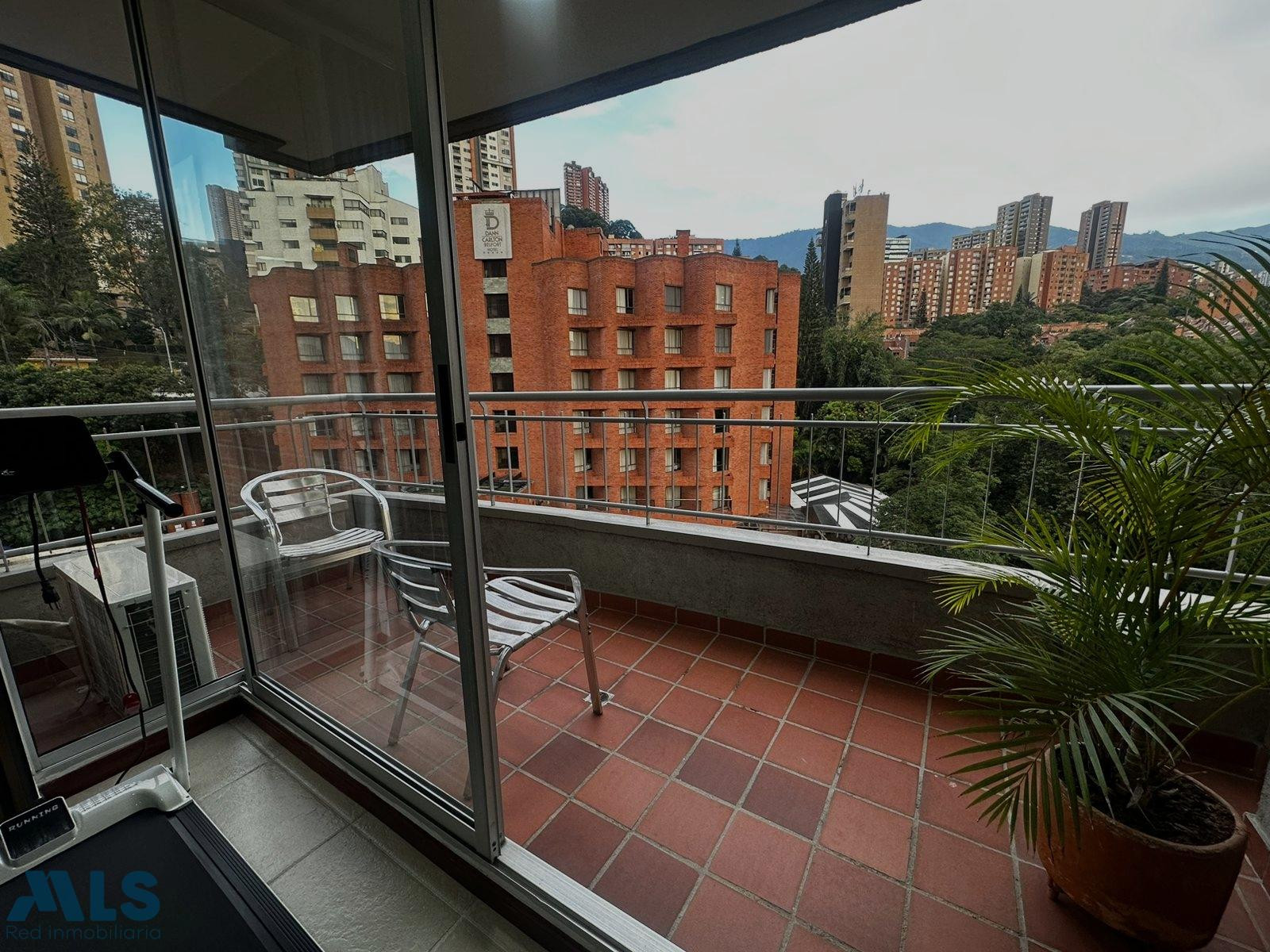 Excelente ubicación, a pocos metros de la av el poblado medellin - castropol