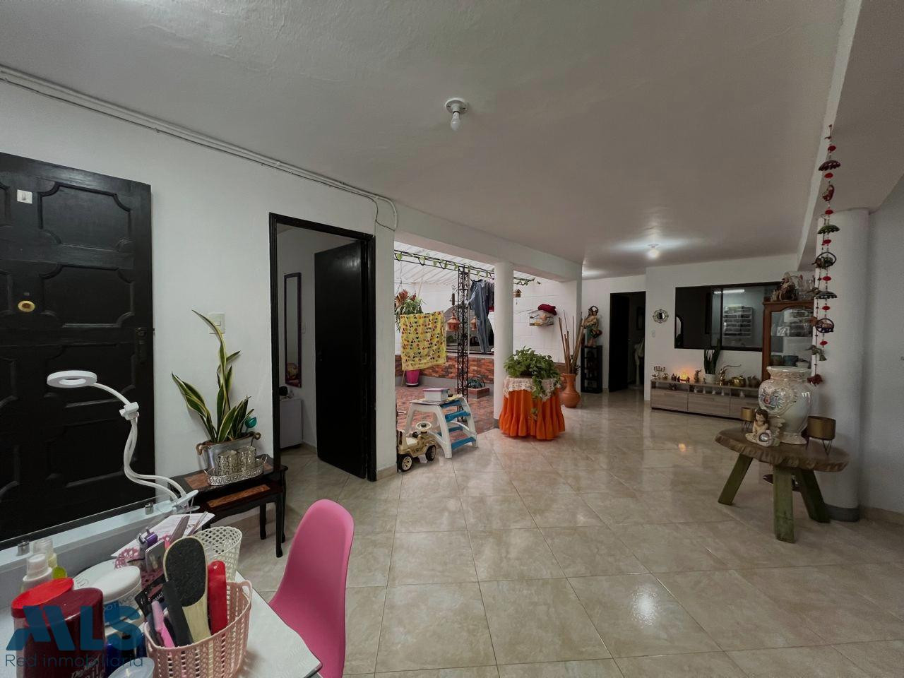 Excelente casa esquinera en primer piso, Guayabal medellin - guayabal