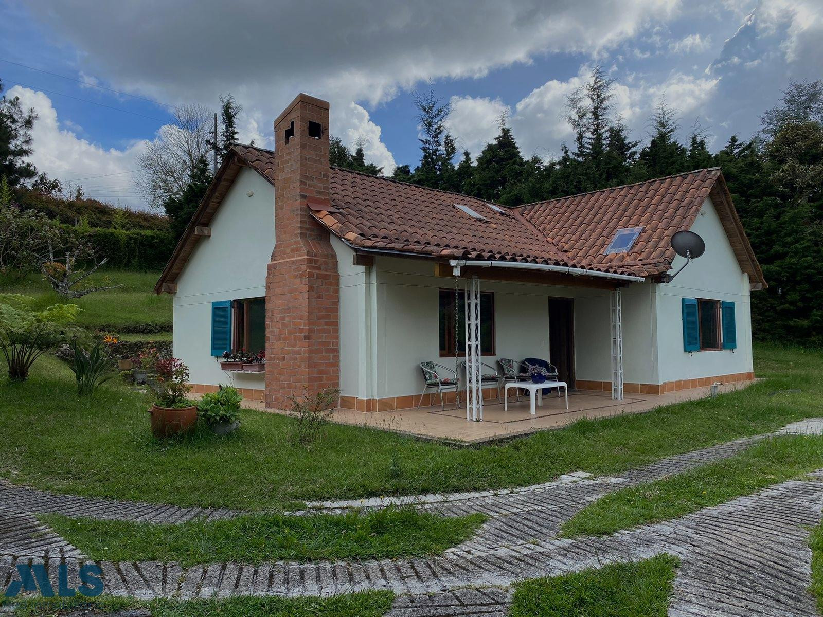 ACOGEDORA CASA CAMPESTRE EN EL ESCOBERO UNIDAD CERRADA envigado - alto del escobero envigado