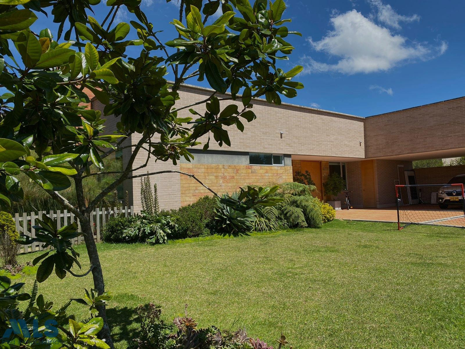 Hermosa casa con entornos inigualables envigado - alto de las palmas