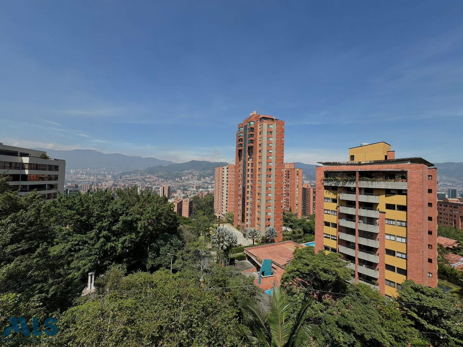 Apartamento en venta en El Campestre, en El Poblado. medellin - el campestre