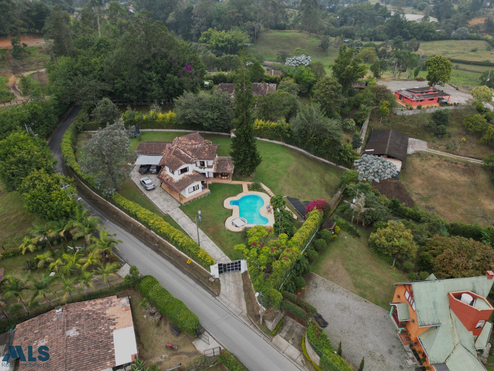 Casa con Piscina en Vereda el Capiro rionegro - v el capiro rionegro