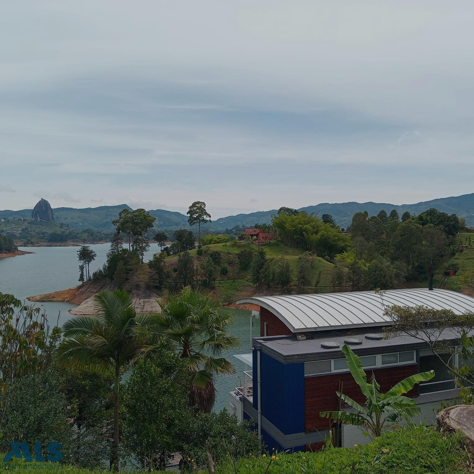 VENTA DE APARTA LOFT GUATAPE el-penol - corredor el penol guatape