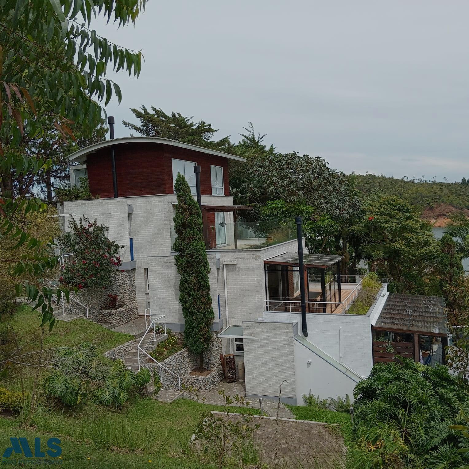 VENTA DE APARTA LOFT GUATAPE el-penol - corredor el penol guatape