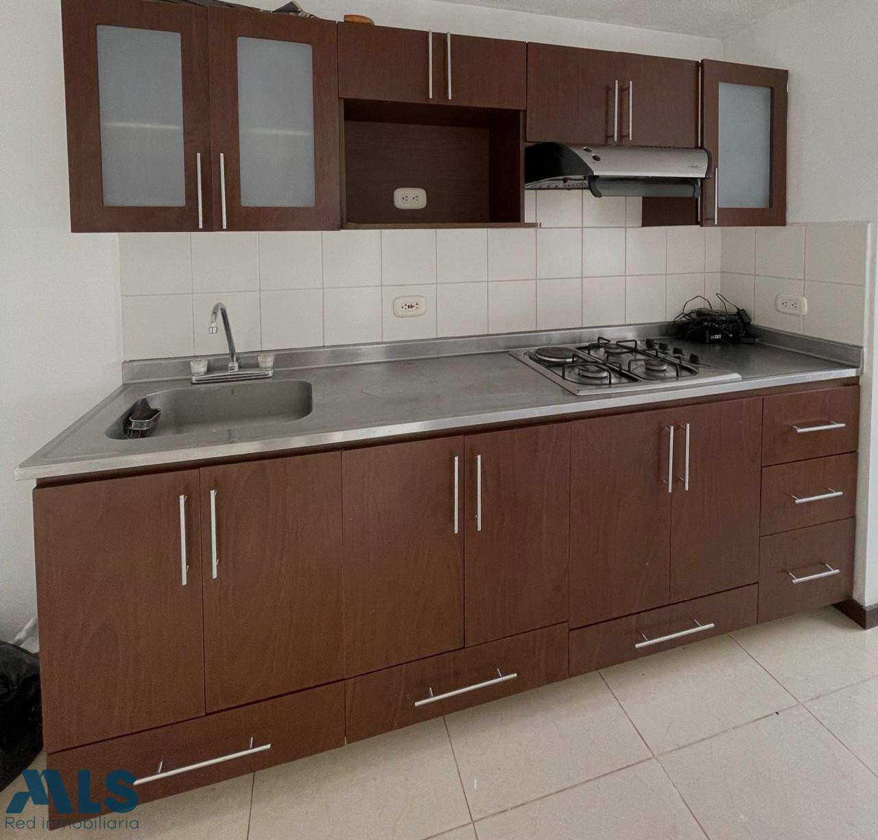 Venta de confortable apartamento, en excelente ubicación medellin - loma de san julian