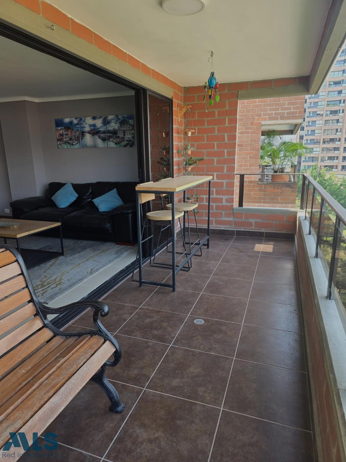 Espectacular apartamento remodeladao en Castropol, con muy generosos espacios y hermo medellin - castropol