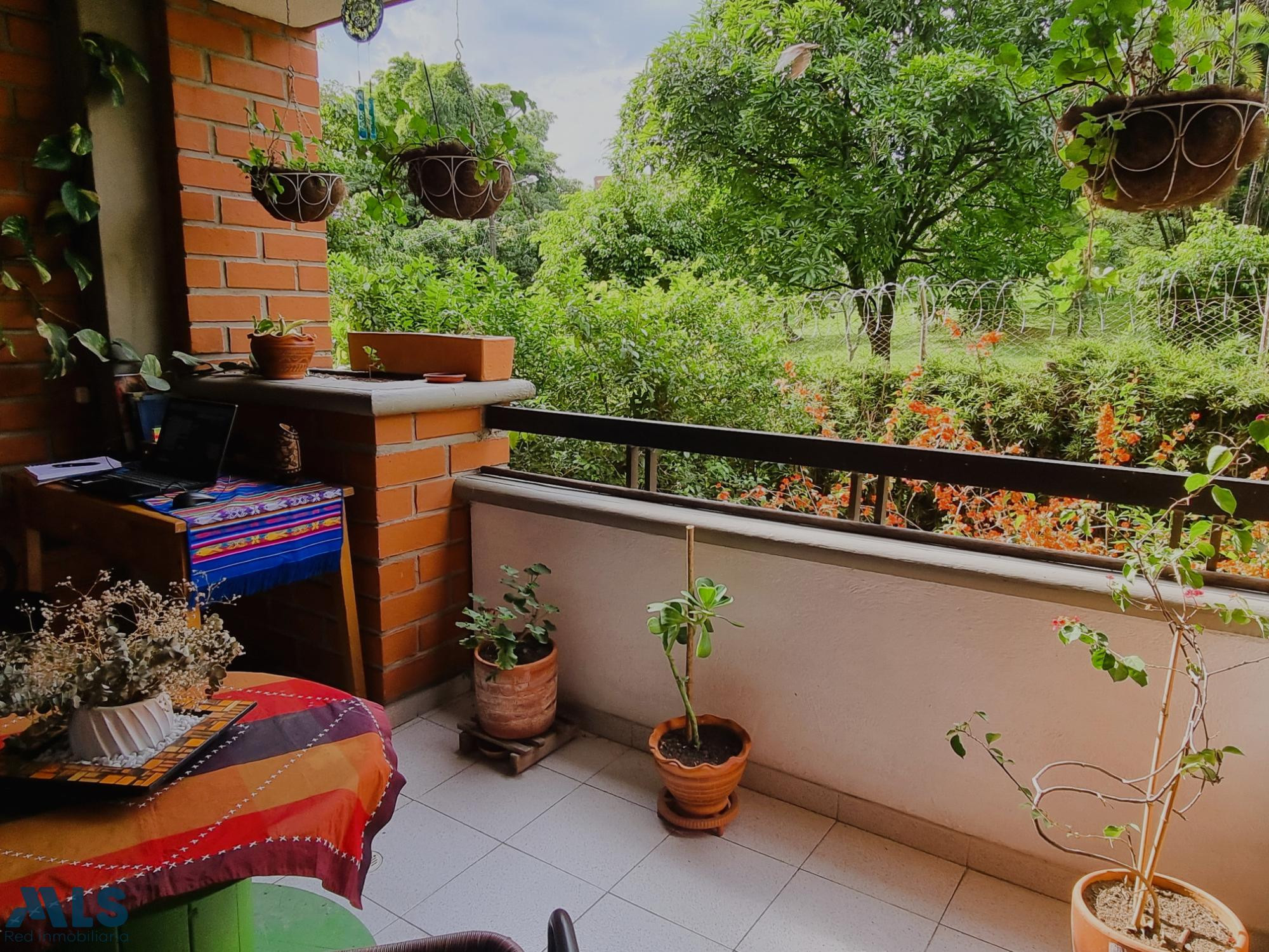 Amplio apartamento en el barrio Pilarica medellin - la pilarica