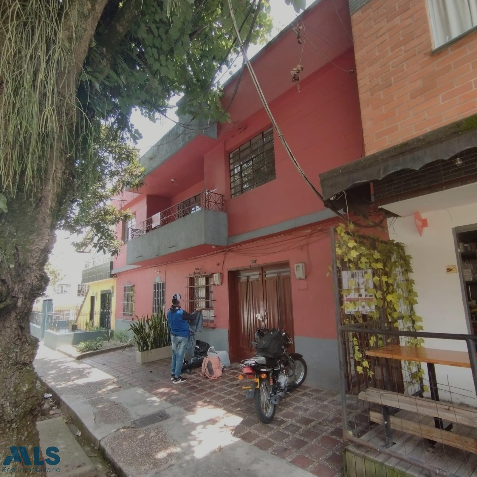 Se vende edificio cerca al parque de envigado envigado - barrio obrero