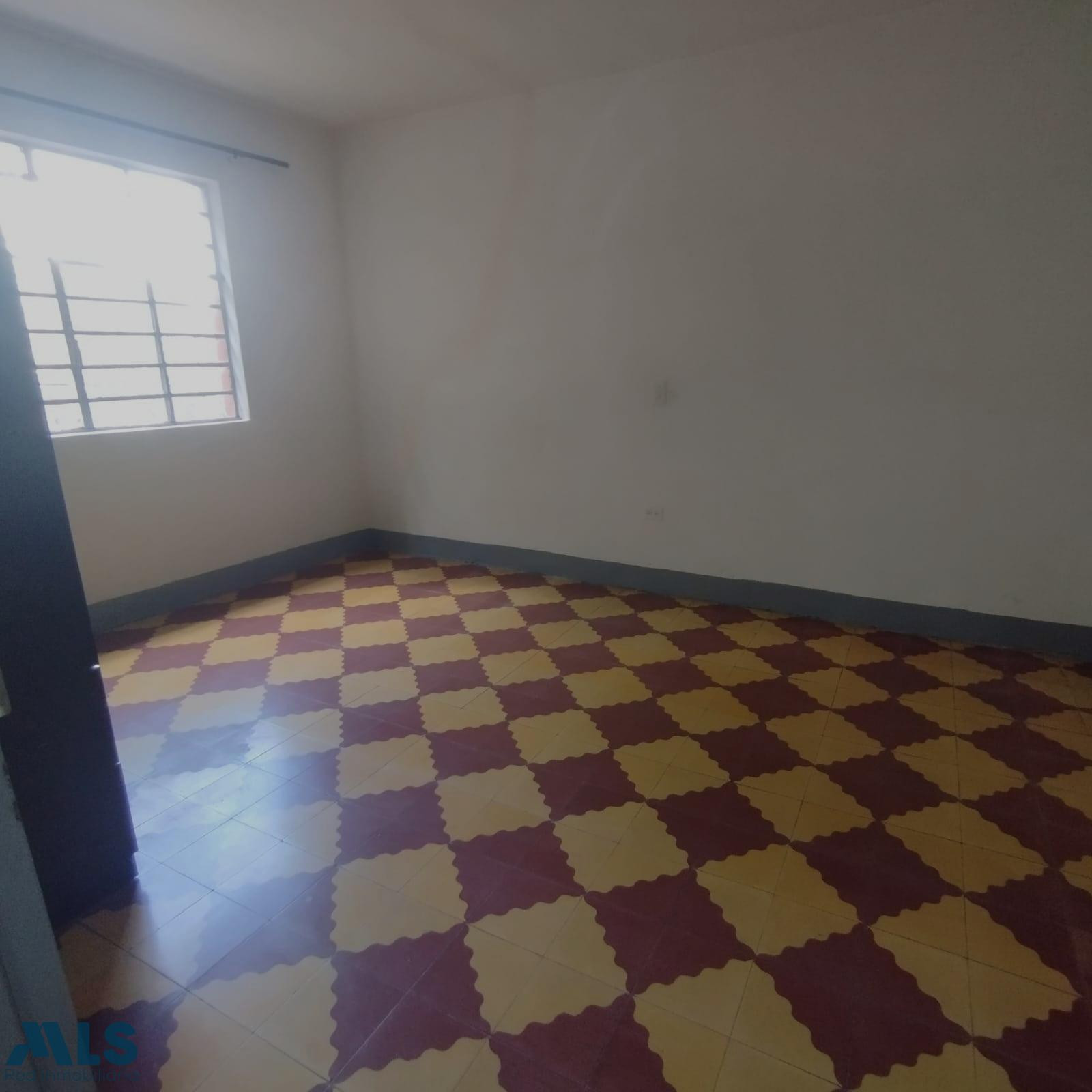 Se vende edificio cerca al parque de envigado envigado - barrio obrero