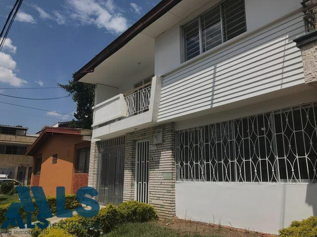 Casa lote de dos niveles en el sector Laureles Estadio medellin - estadio