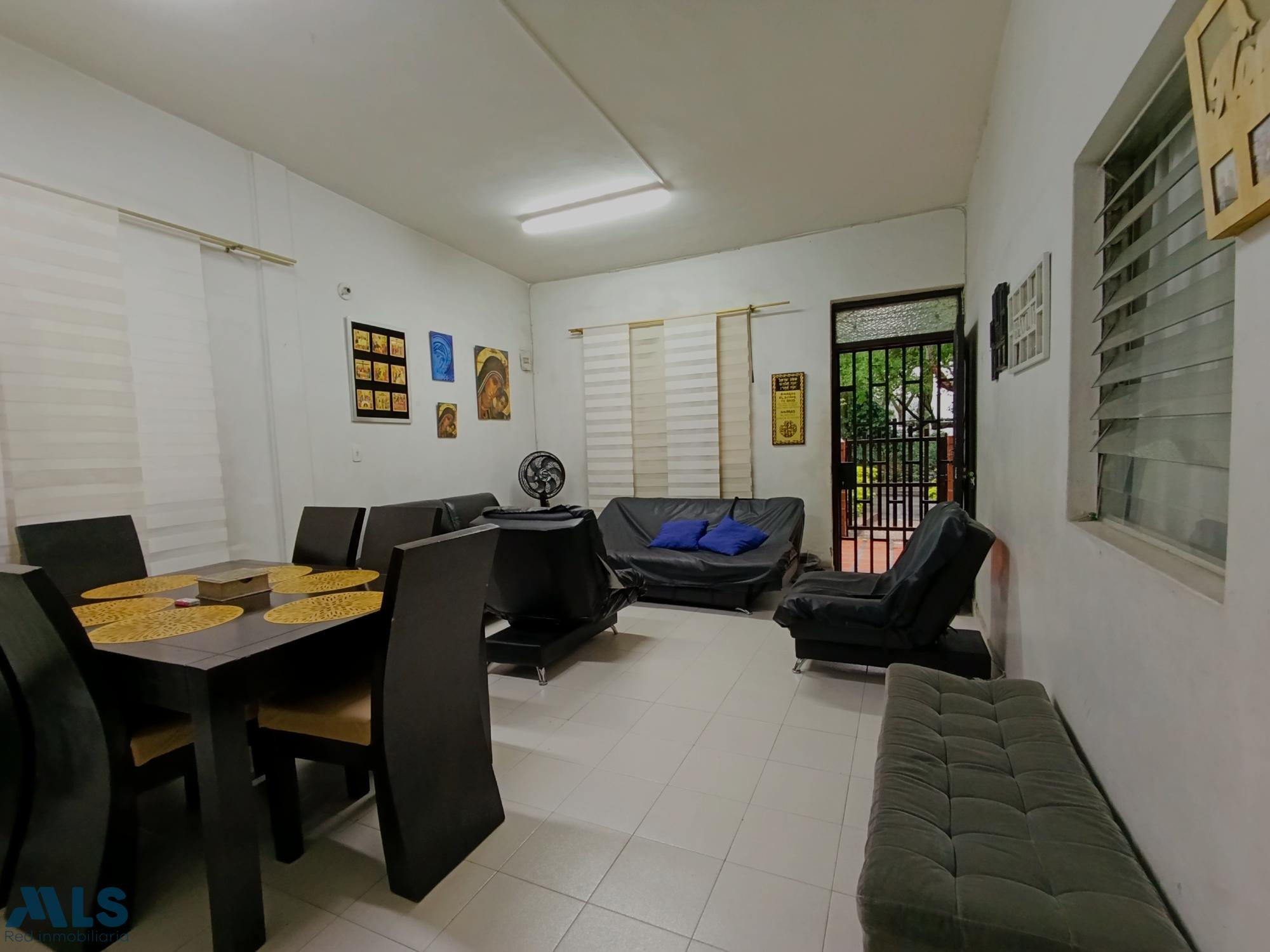 Apartamento en venta primer piso en santa lucia medellin - santa lucia