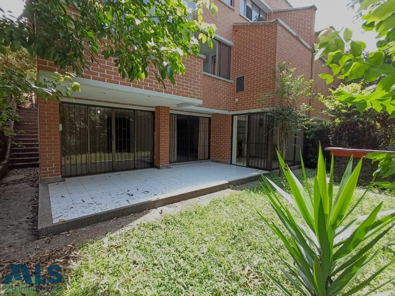 Casa en Venta Transversal Intermedia Medellin medellin - los naranjos