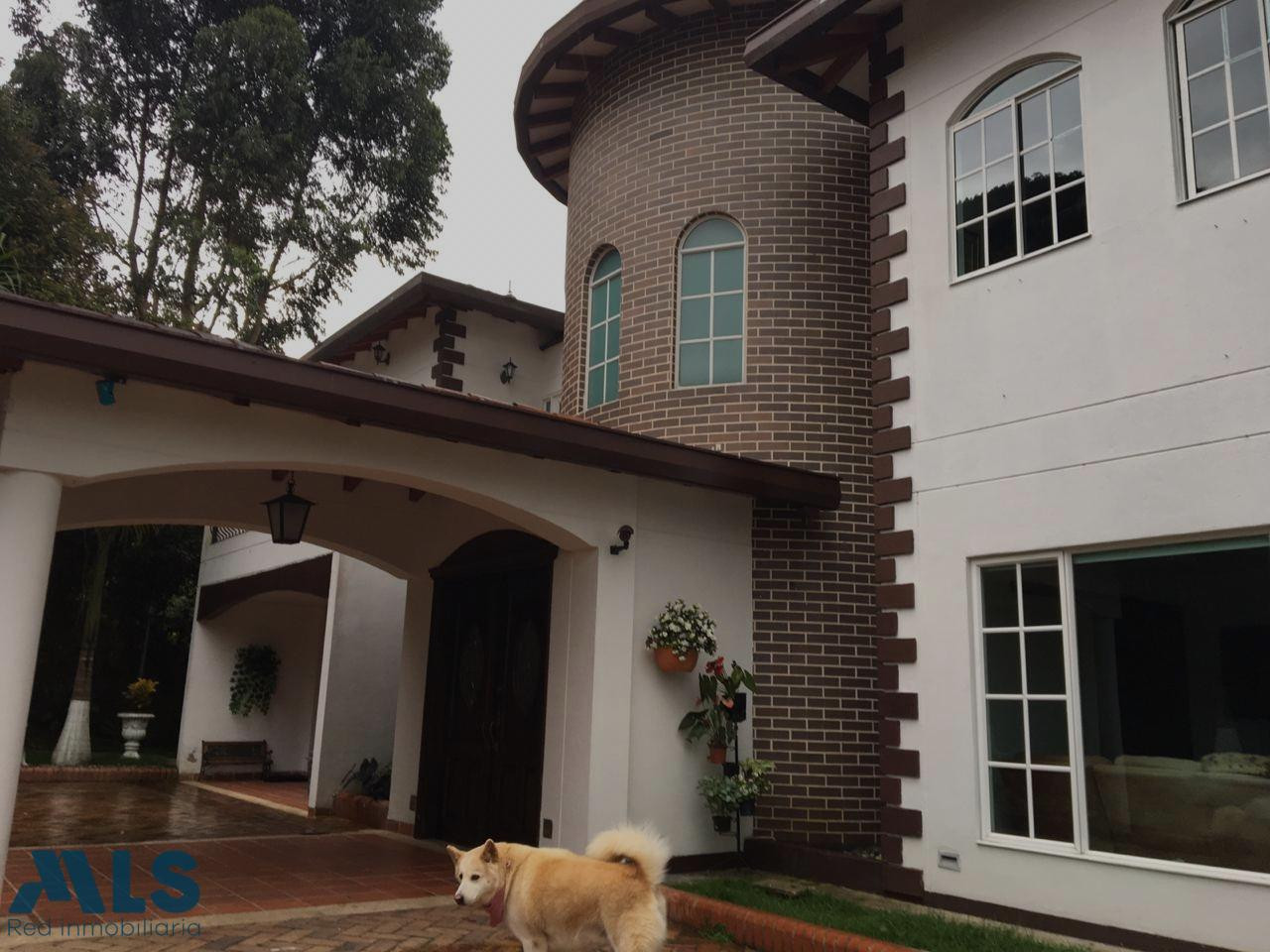 Lujosa casa en el Escobero envigado - loma del escobero