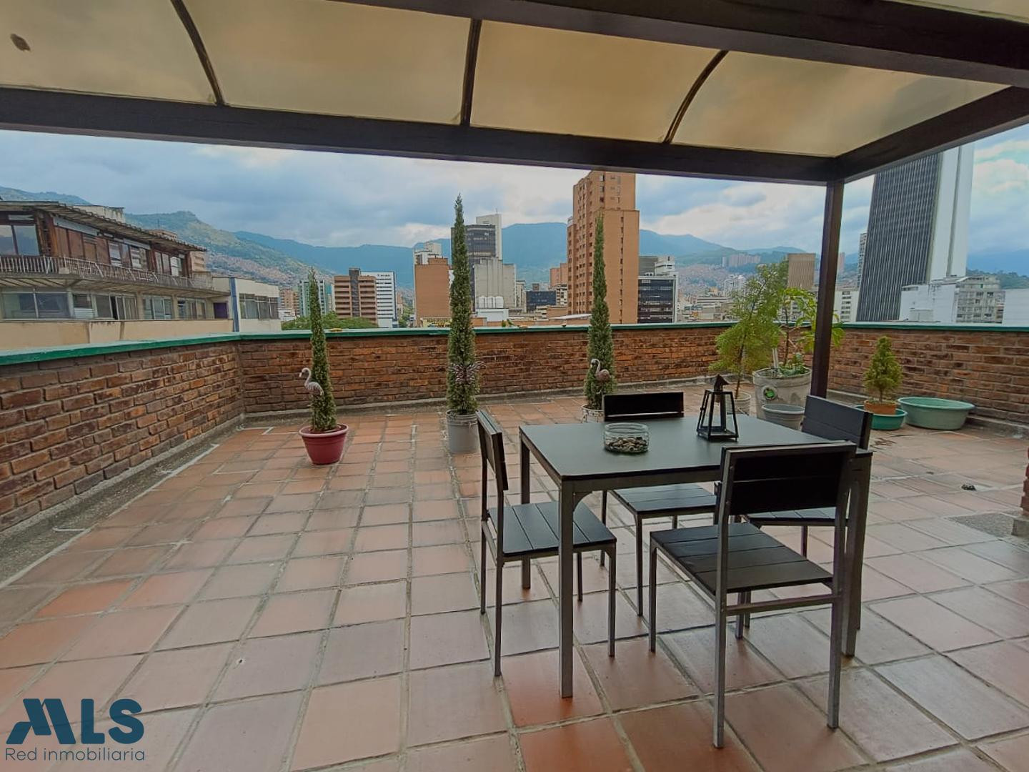 Amplio apartamento con terraza ubicado en Medellín medellin - centro