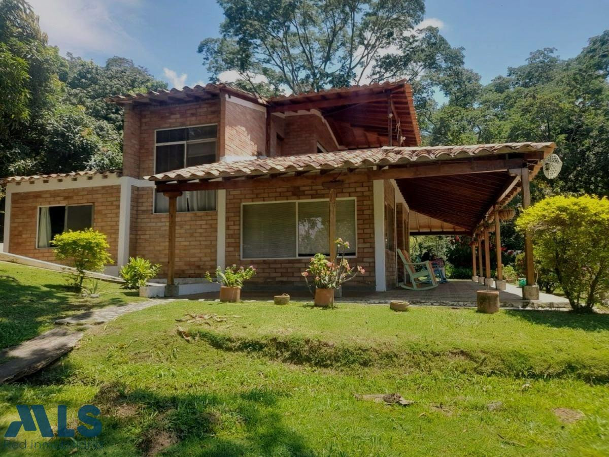 Finca independiente en V. La Miranda con Excelente Lote sopetran - v alta miranda